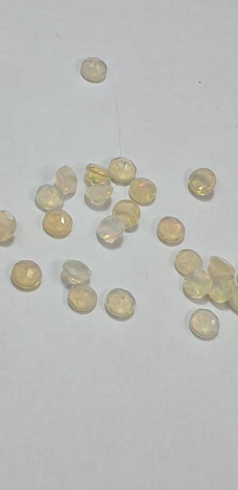 0,80 Carat Äthiopische Opal in Rundschliff in A - AA Qualität aus Afrika Top Welo Opal