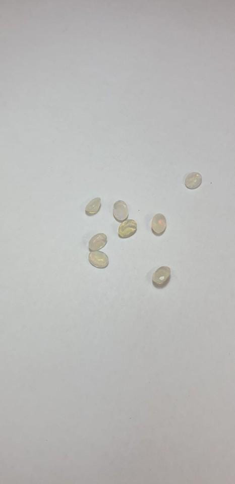 0,73 Carat Äthiopischer Opal 8 x 6mm A - AA Qualität aus Afrika Oval Schliff Weloopal Welo opal