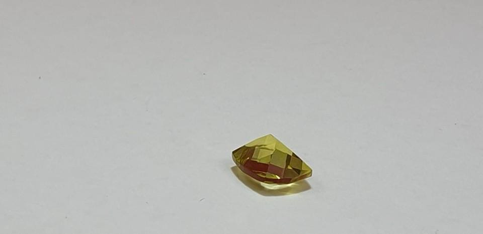3,84 Carat Limonenquarz AAA Lemon quarz Checker Cut 11 x 9 mm Top Qualität