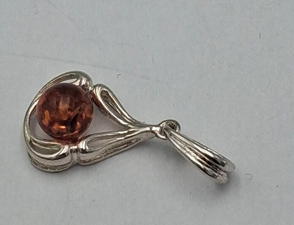 Eleganter Bernstein-Anhänger in 925er Sterling Silber  "Bernstein-Tropfen"