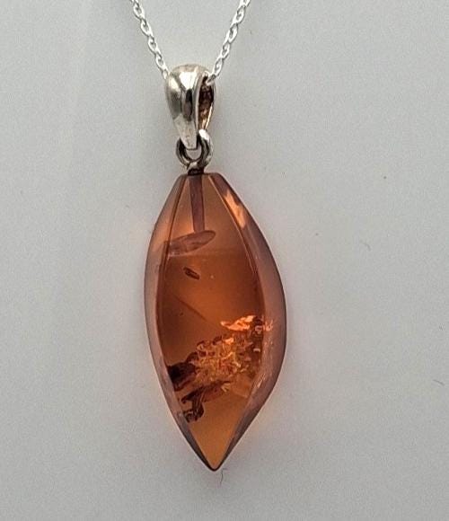 Eleganter Bernstein-Anhänger in Sterling-Silber  "Blatt des Waldes