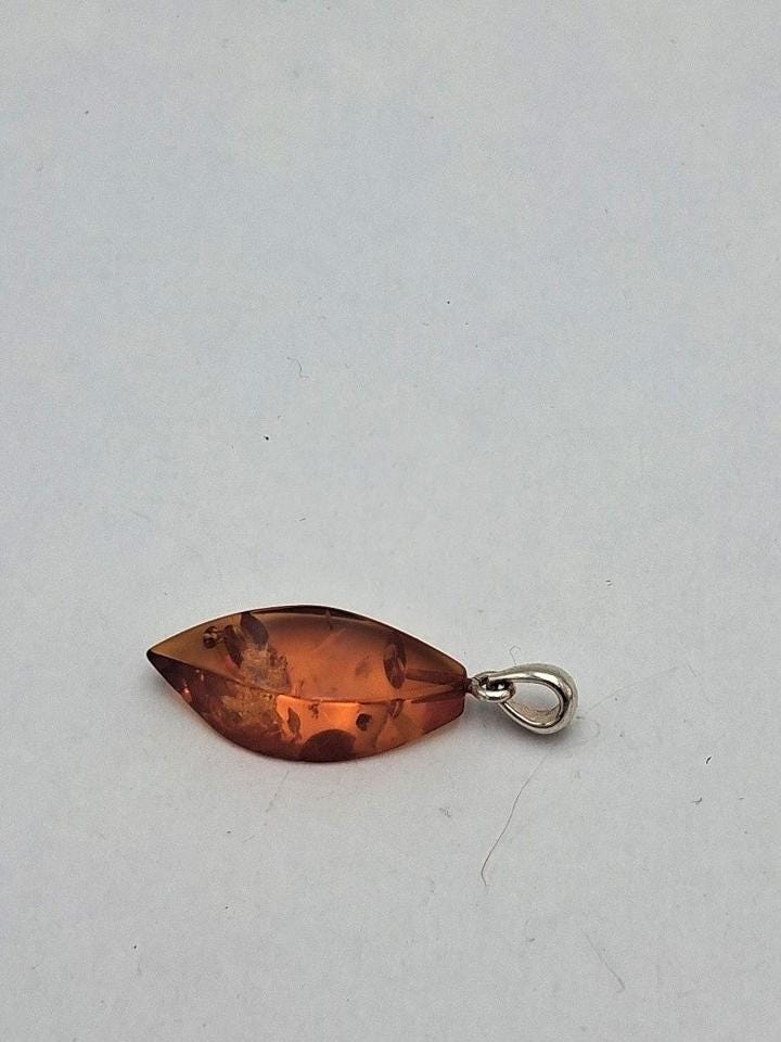 Eleganter Bernstein-Anhänger in Sterling-Silber  "Blatt des Waldes
