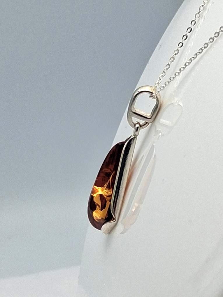 Bernstein-Anhänger (UNIKAT) | 925 Sterling Silber mit Cognac-Bernstein & Inklusion