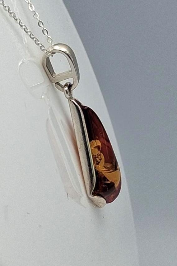 Bernstein-Anhänger (UNIKAT) | 925 Sterling Silber mit Cognac-Bernstein & Inklusion