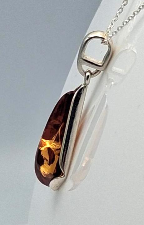 Bernstein-Anhänger (UNIKAT) | 925 Sterling Silber mit Cognac-Bernstein & Inklusion