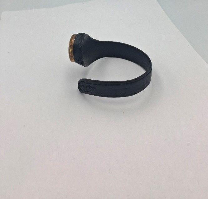 Statement Leder-Armreif mit großem Bernstein  Schwarz  Biegsam & Anpassbar Unikat