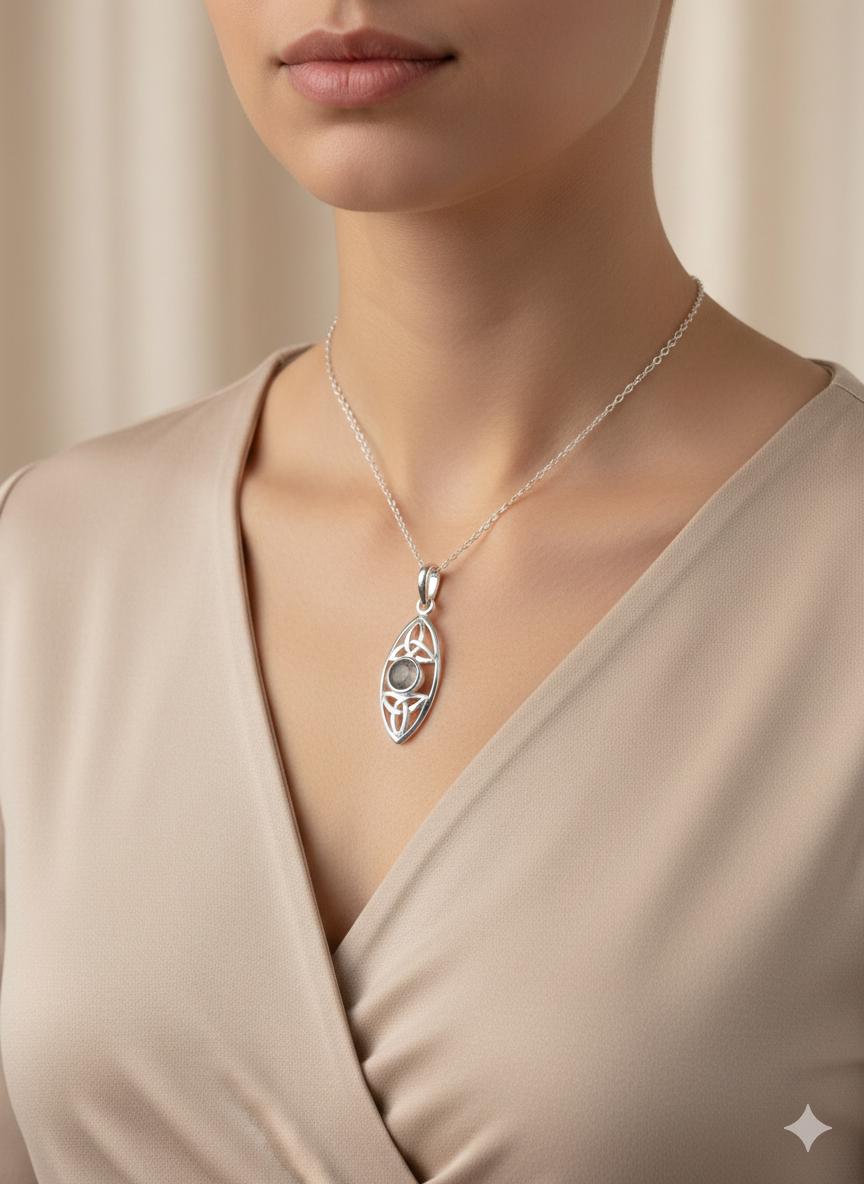 Echter Labradorit Anhänger Silber 925, Schimmernder Edelstein, Designer Kettenanhänger, Boho Schmuck 0,8 ct Naturstein Modernes Silberdesign